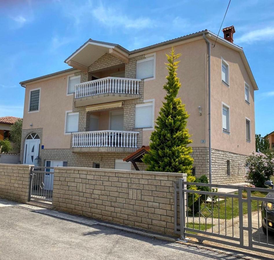 Apartments Ban Galizana Екстер'єр фото