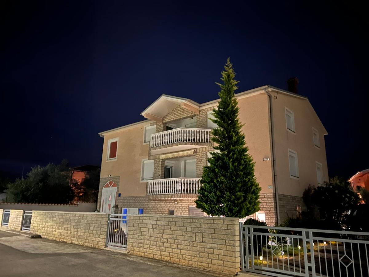 Apartments Ban Galizana Екстер'єр фото