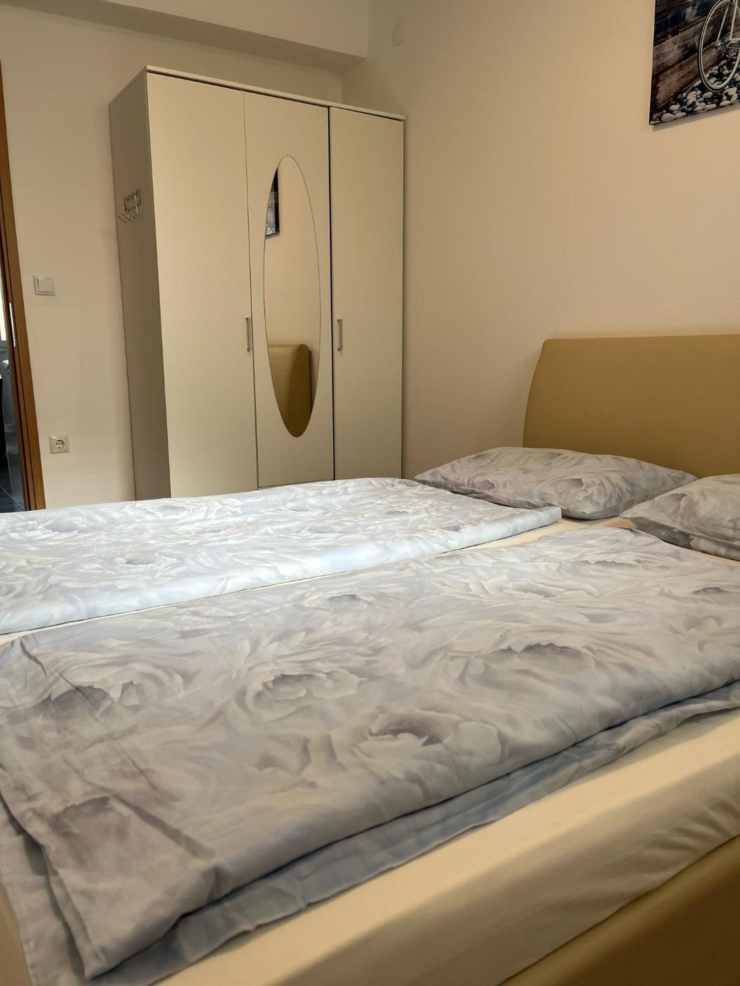 Apartments Ban Galizana Екстер'єр фото